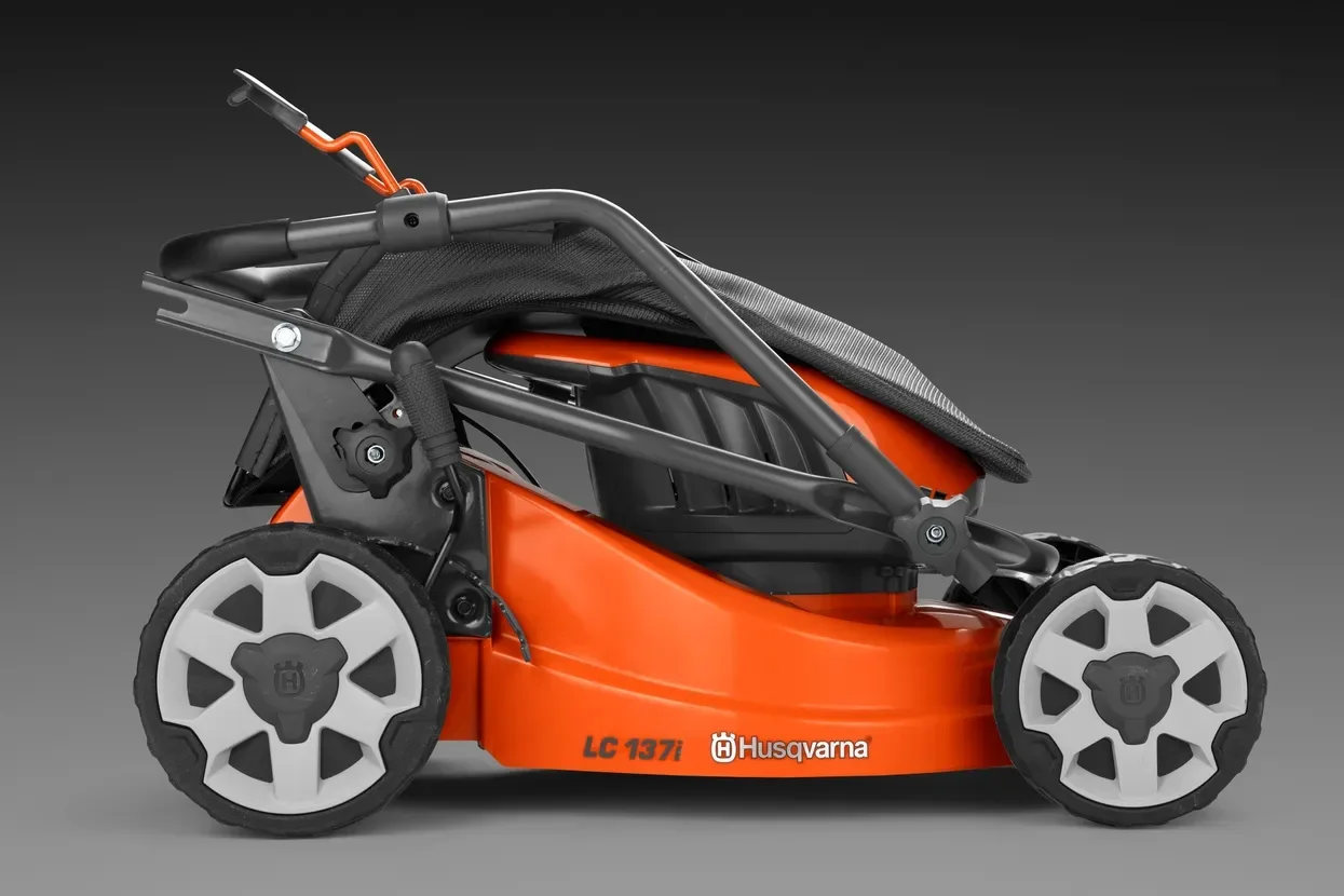 Газонокосилка Husqvarna LC 137I кот (АКБ + ЗП)