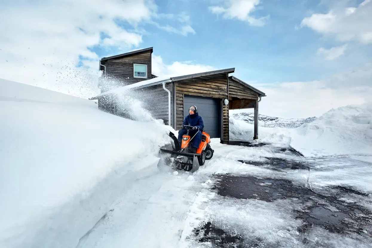 Райдер Husqvarna R 320X AWD