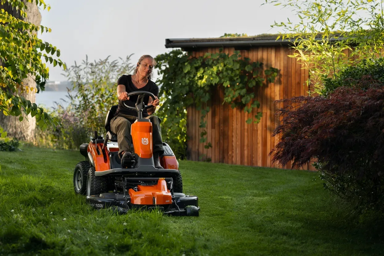 Райдер Husqvarna R 200iX AWD