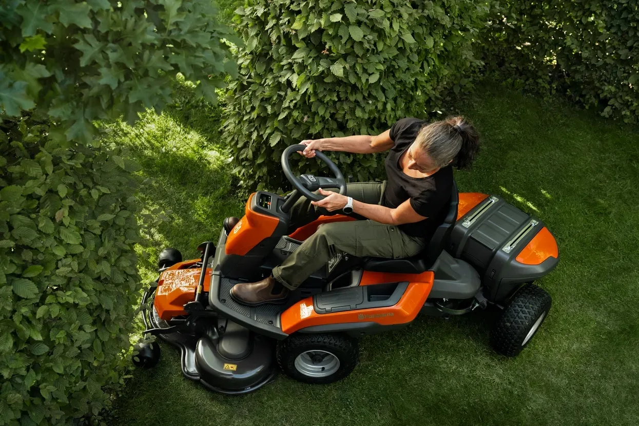 Райдер Husqvarna R 200iX AWD