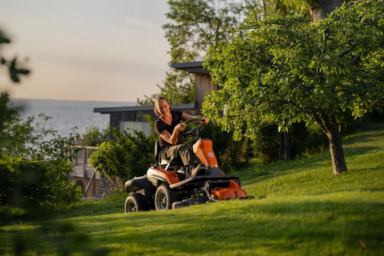 Райдер Husqvarna R 200iX AWD