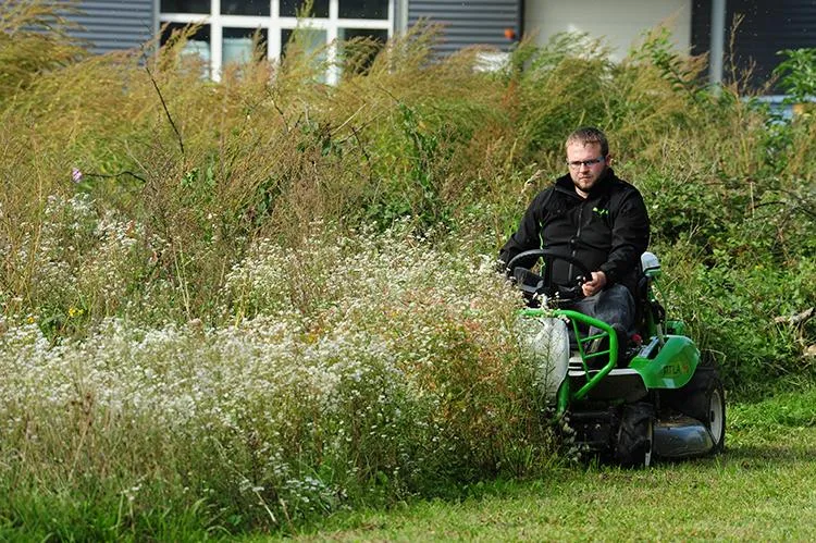 Садовий трактор Etesia Attila AK95