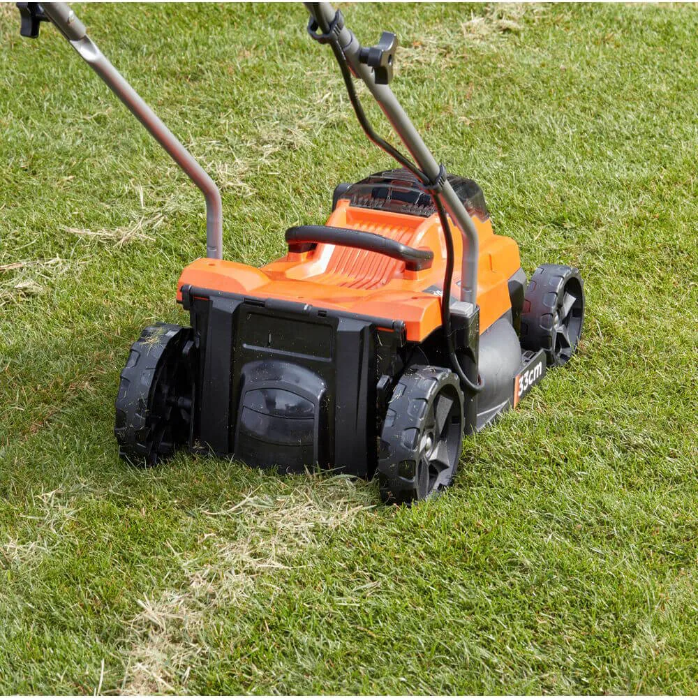 Газонокосарка акумуляторна Black&Decker BCMW33184L2