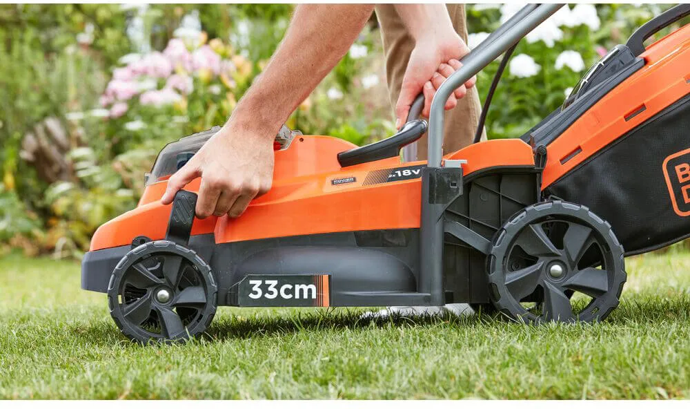Газонокосарка акумуляторна Black&Decker BCMW33184L2