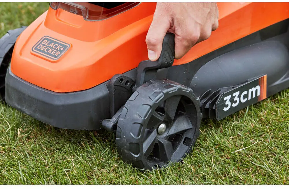 Газонокосарка акумуляторна Black&Decker BCMW33184L2