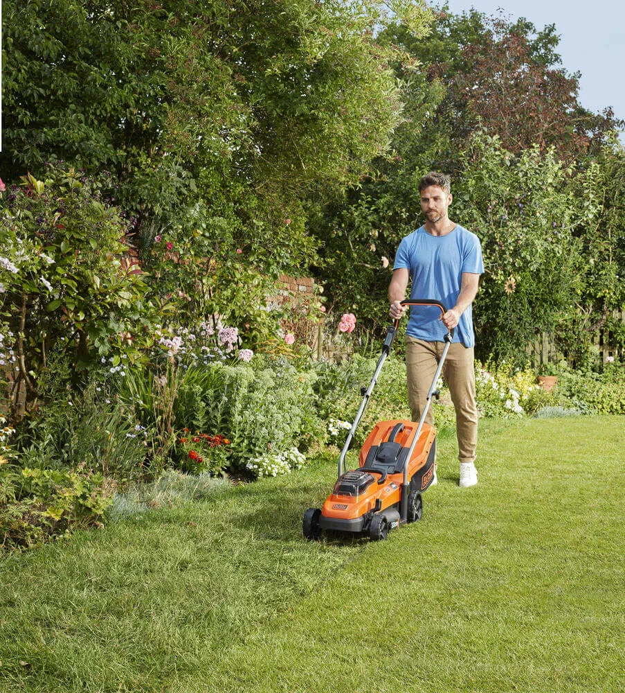 Газонокосарка акумуляторна Black&Decker BCMW3318L2