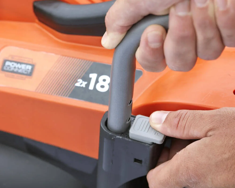 Газонокосарка акумуляторна Black&Decker BCMW3318L2