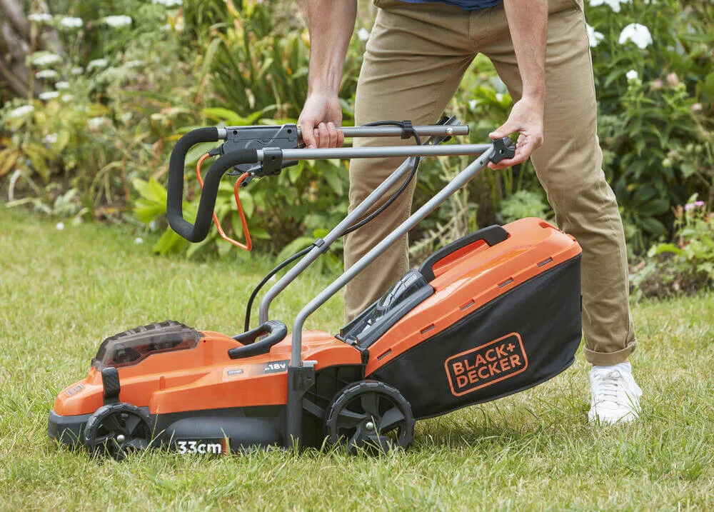 Газонокосарка акумуляторна Black&Decker BCMW3318L2