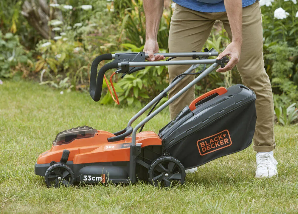 Газонокосарка акумуляторна Black&Decker BCMW3336L1