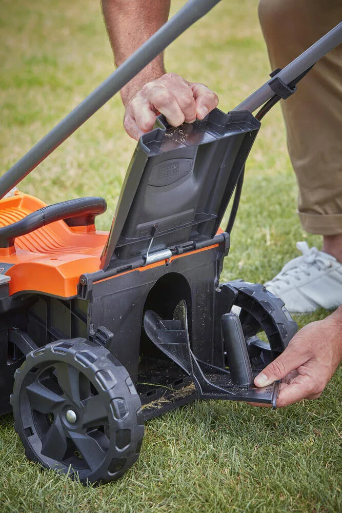 Газонокосарка акумуляторна Black&Decker BCMW3336L1