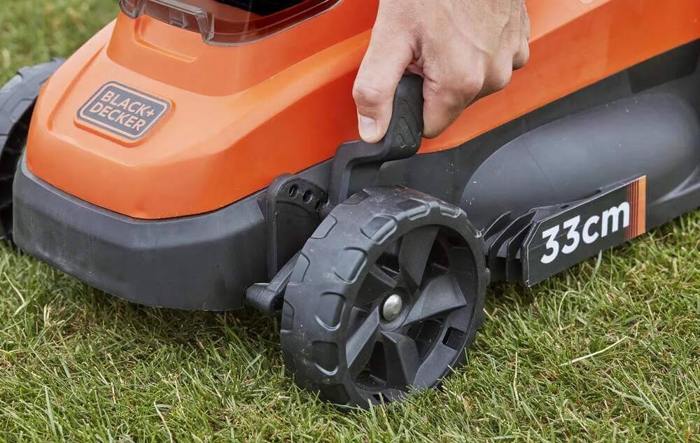 Газонокосарка акумуляторна Black&Decker BCMW3336L1