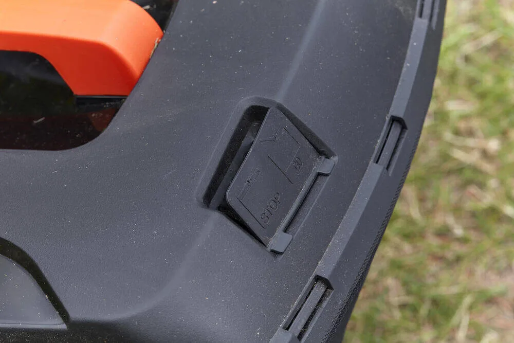 Газонокосарка акумуляторна Black&Decker BCMW3336L1