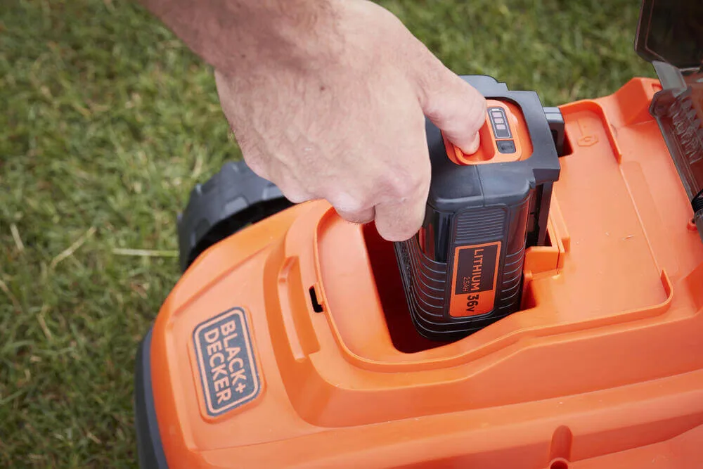 Газонокосарка акумуляторна Black&Decker BCMW3336L2