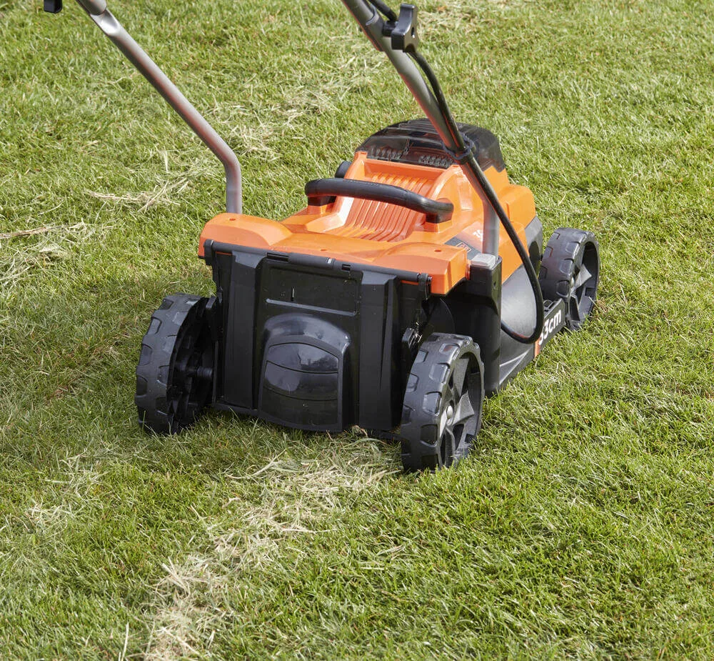 Газонокосарка акумуляторна Black&Decker BCMW3336L2