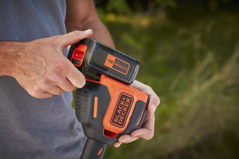 Тример акумуляторний Black&Decker BCSTE 636L1