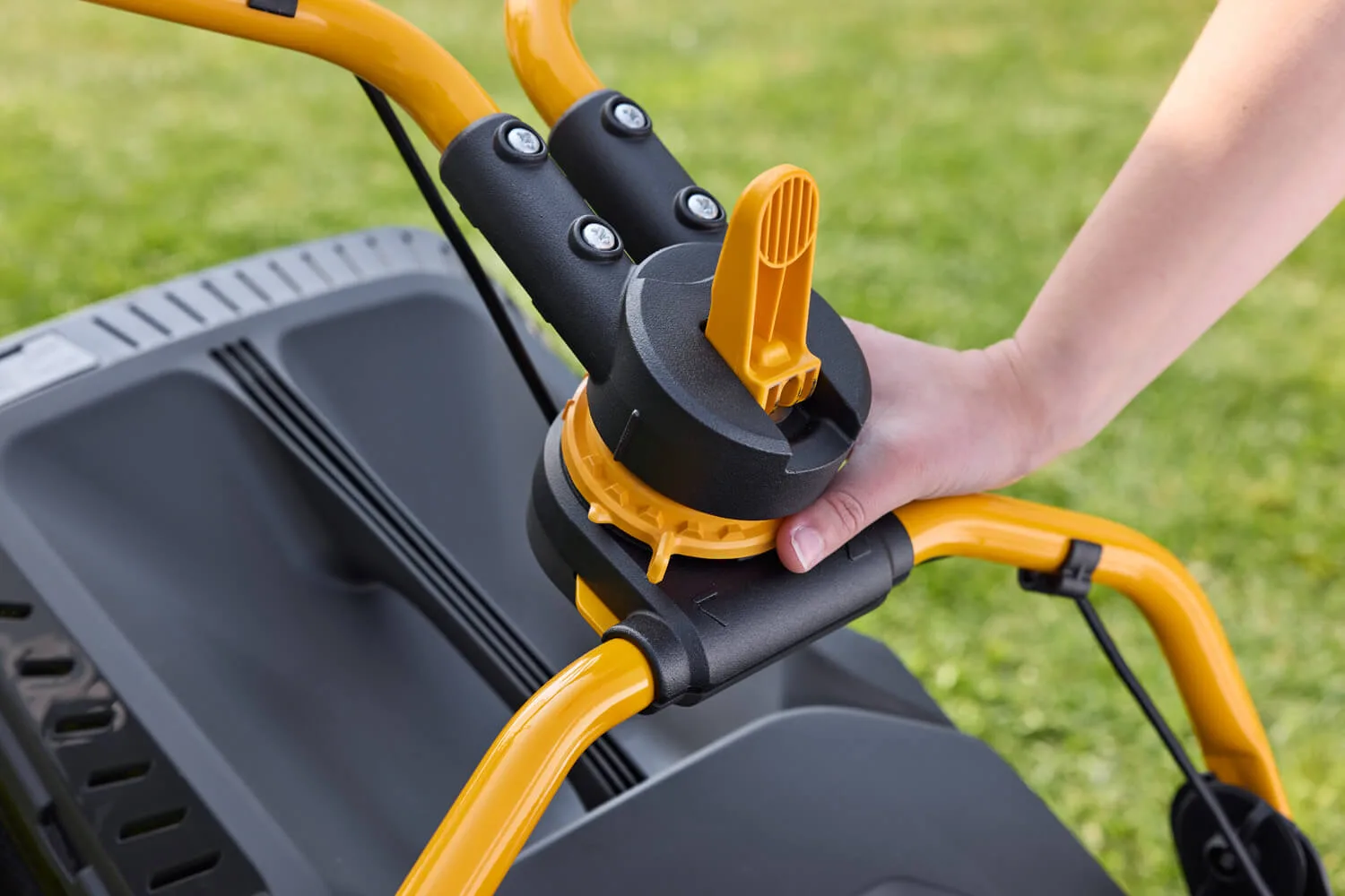 Газонокосарка бензинова самохідна Stiga Combi553SE