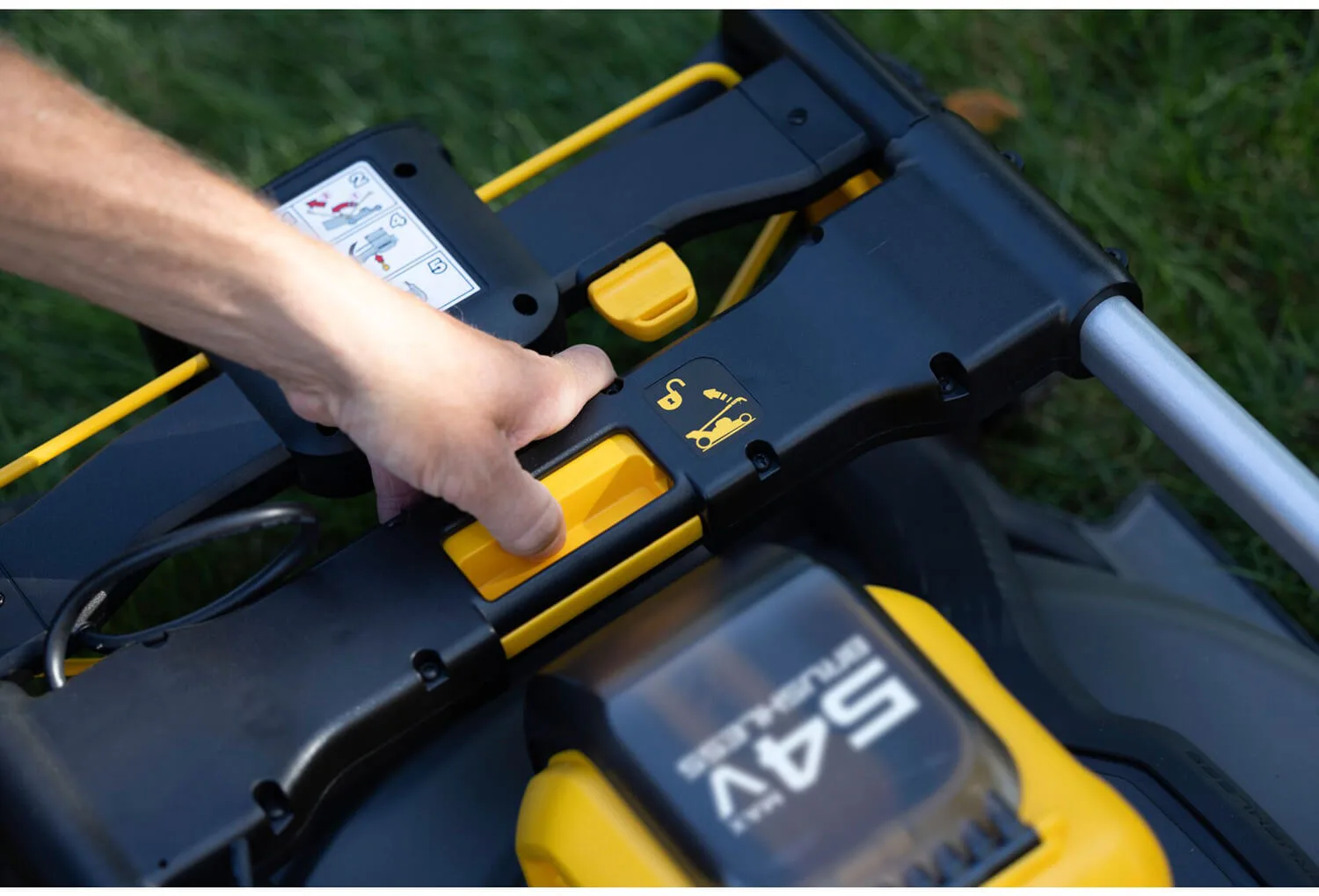 Газонокосарка акумуляторна безщіткова DeWALT DCMWP500N
