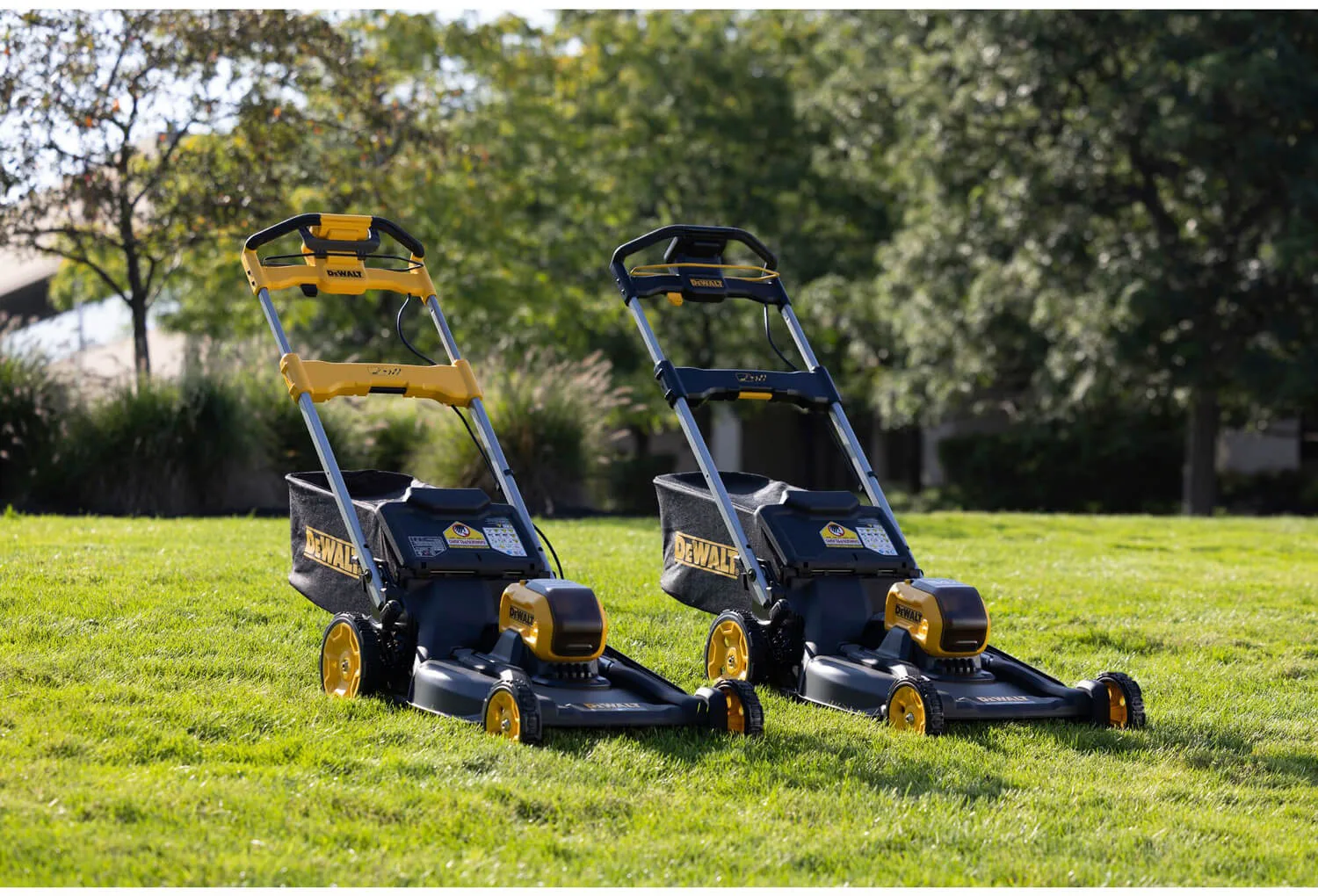 Аккумуляторная самоходная бесщеточная газонокосилка DeWALT DCMWSP156N