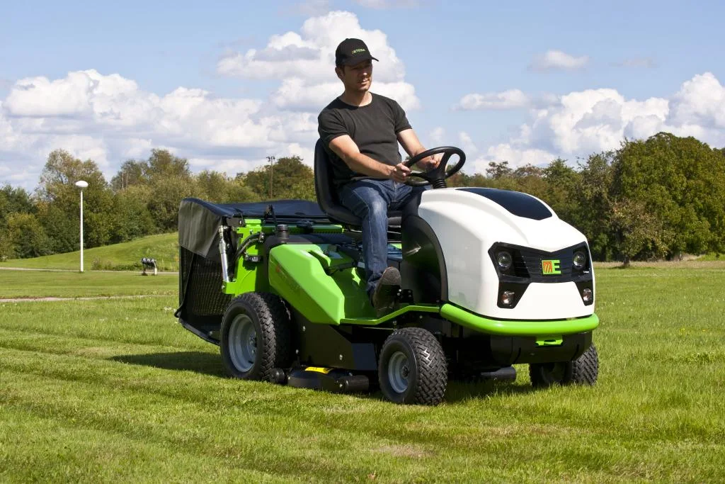 Садовый трактор Etesia Hydro 100 MKEHH