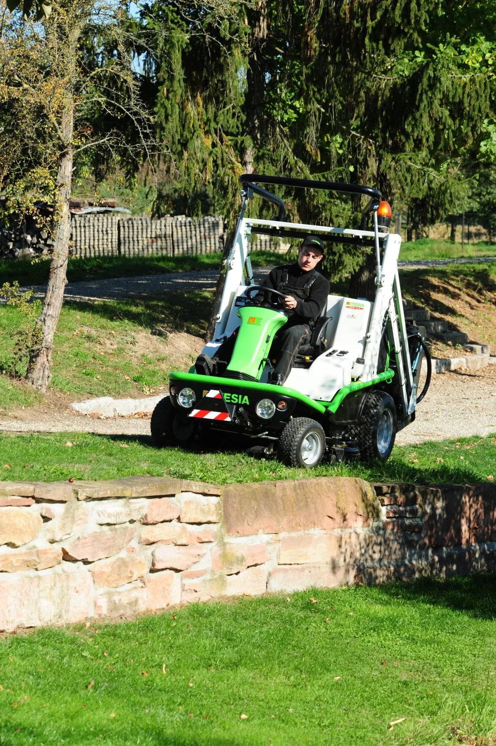 Садовый трактор Etesia Hydro 124DL