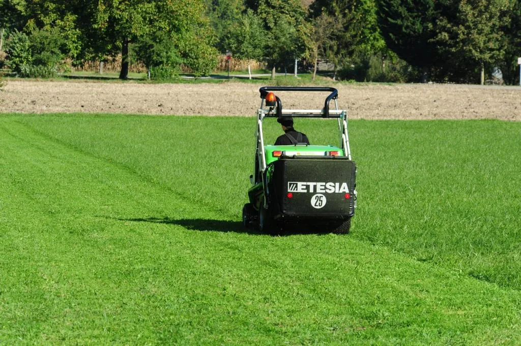 Садовый трактор Etesia Hydro 124DN