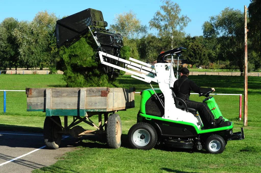 Садовый трактор Etesia Hydro 124DN