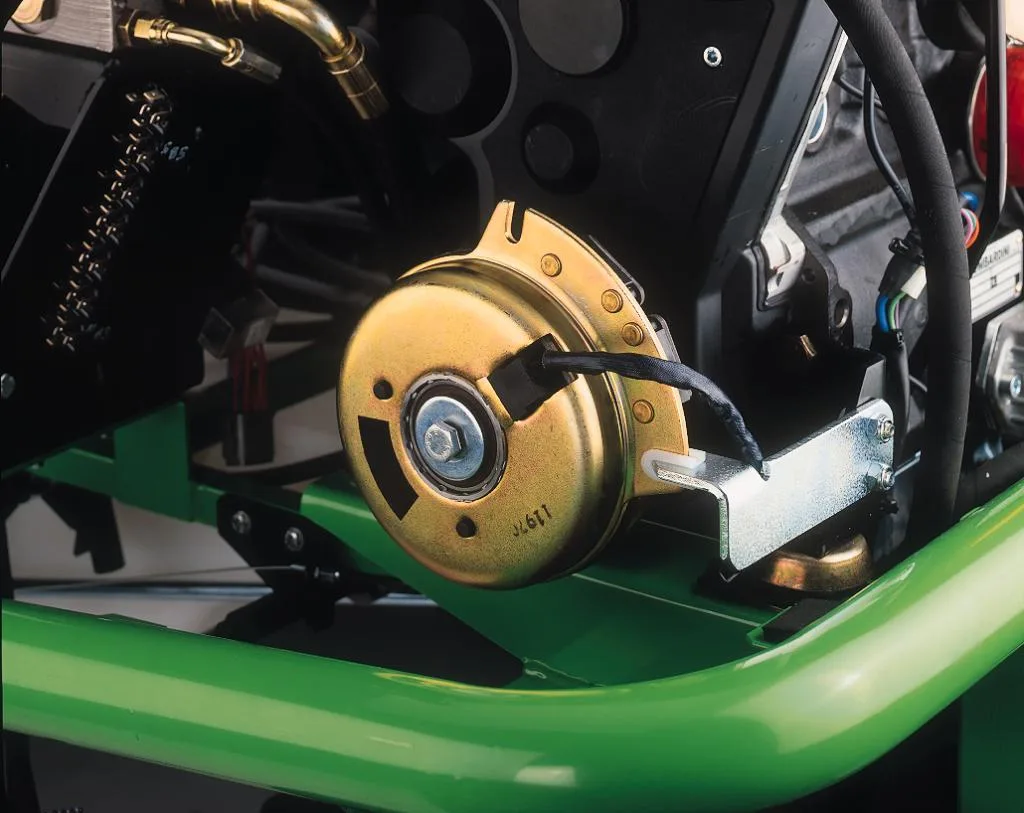 Садовый трактор Etesia Hydro 124DN