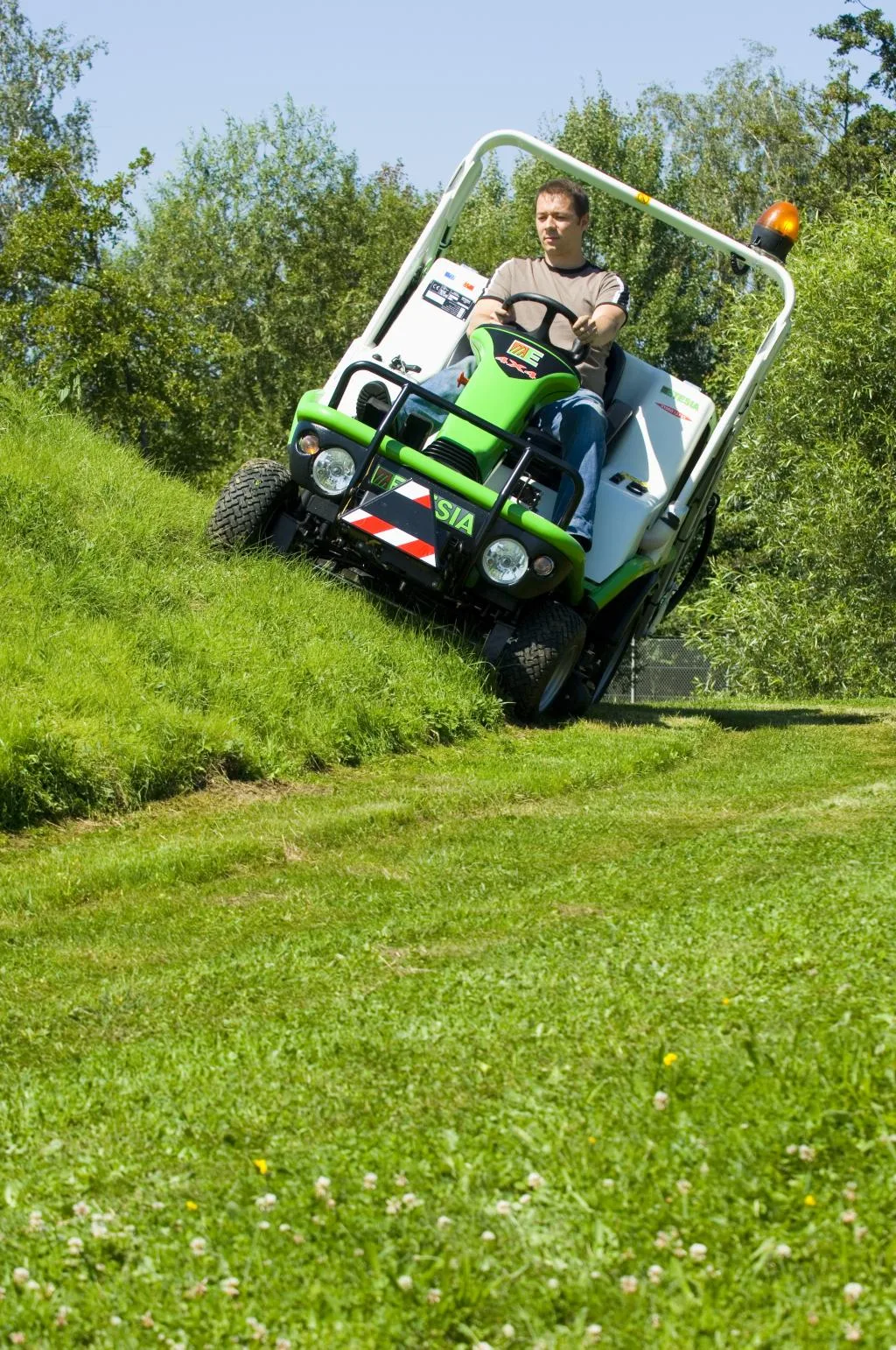 Садовый трактор Etesia Hydro 124DX
