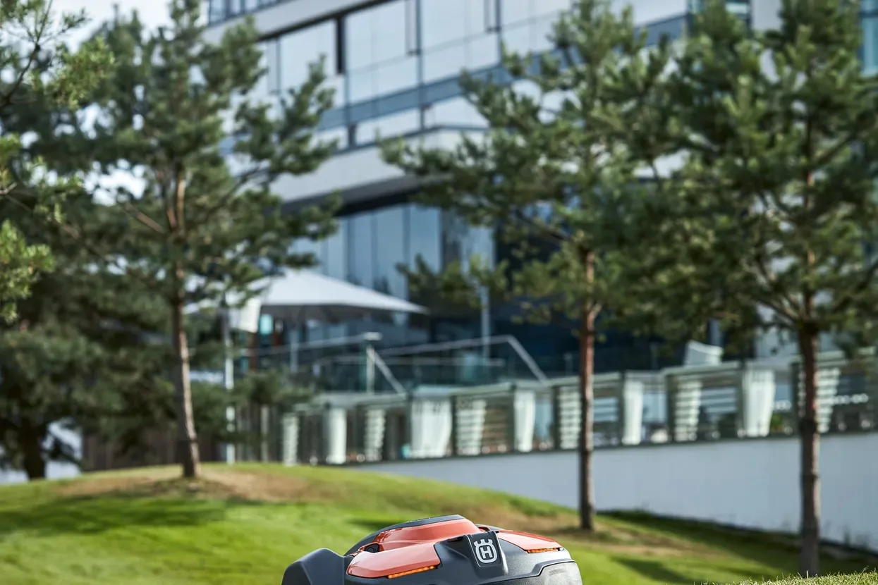 Газонокосарка-робот Husqvarna AM 550 EPOS