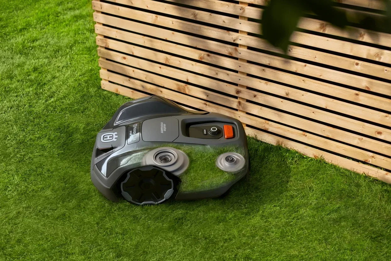Газонокосарка-робот Husqvarna AM 305E NERA з системою Husqvarna EPOS™