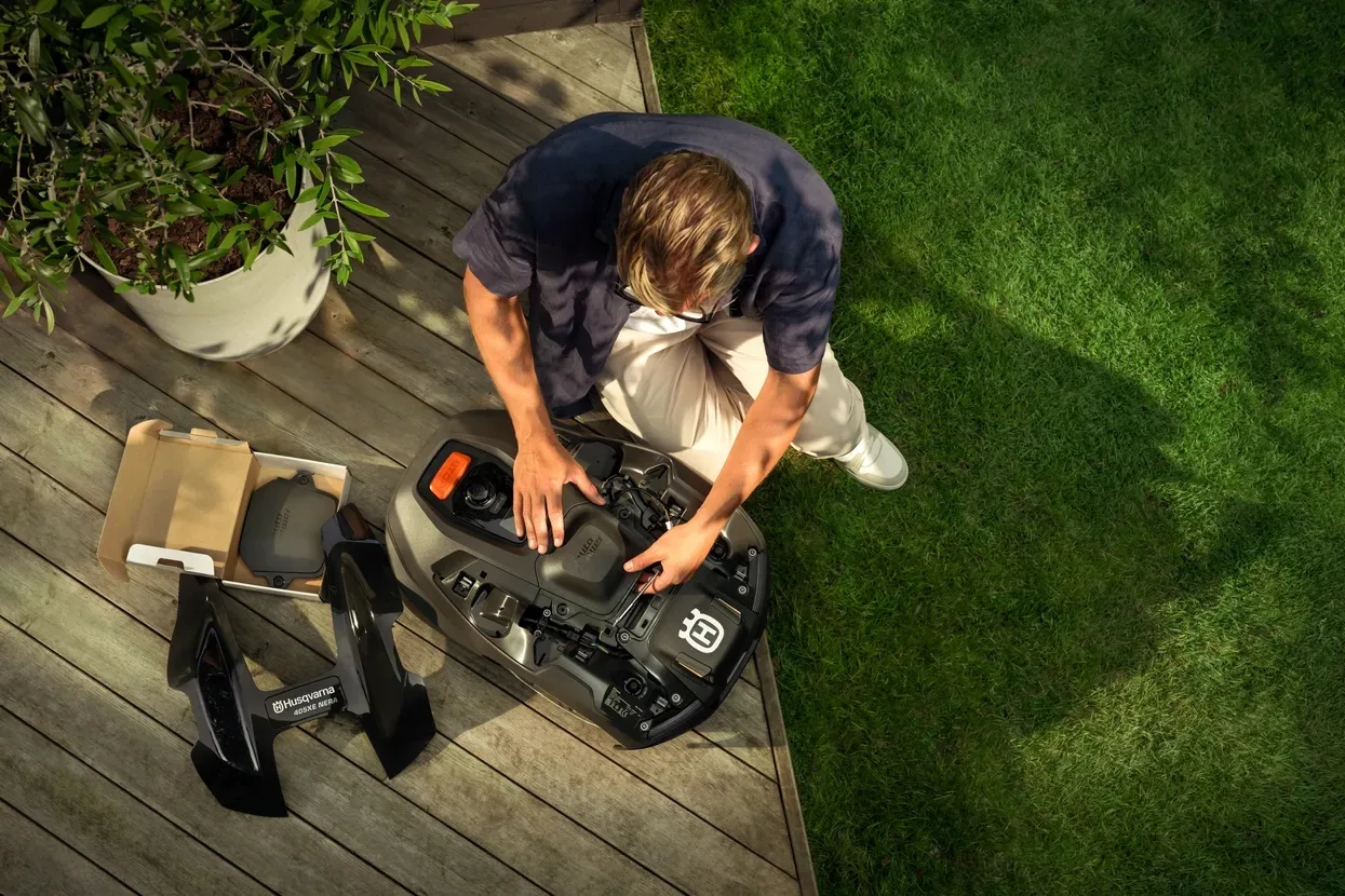 Косилка Husqvarna Automower® 405XE NERA с беспроводной технологией