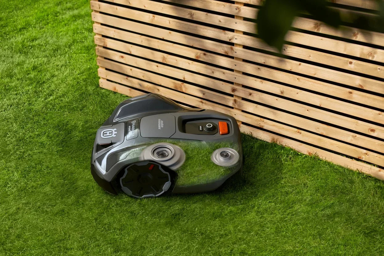 Косилка Husqvarna Automower® 405XE NERA с беспроводной технологией