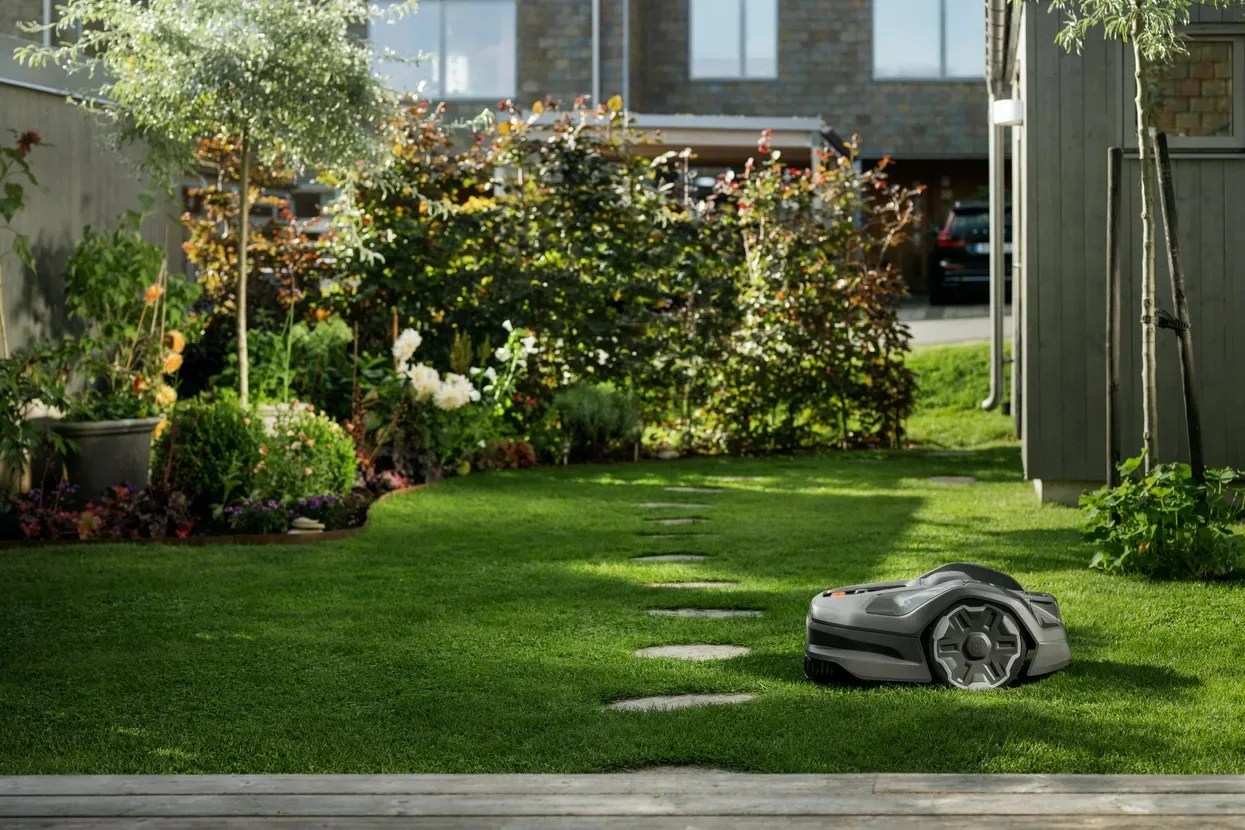 Husqvarna Automower® 305E NERA