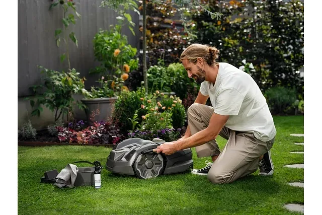Husqvarna Automower® 305E NERA
