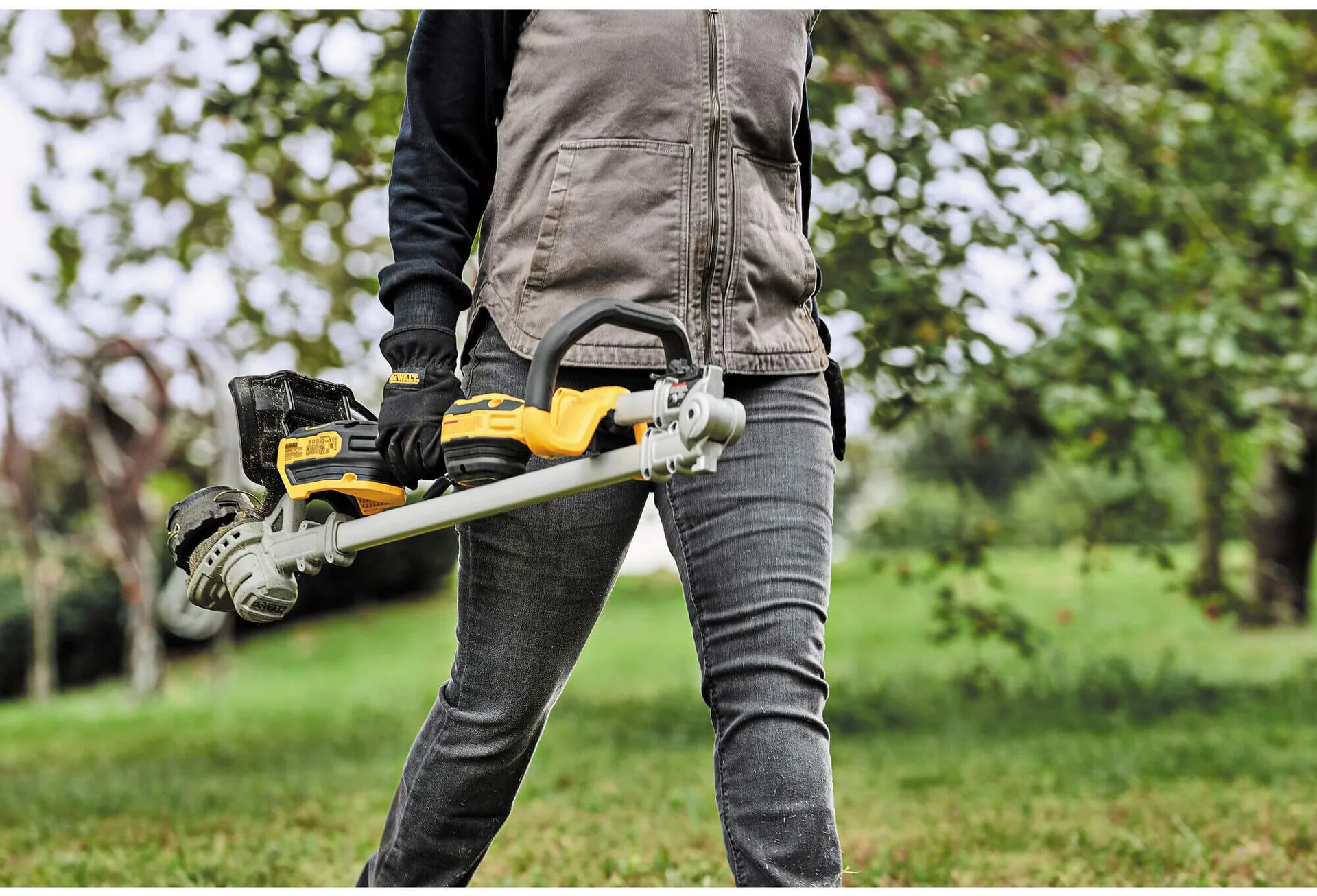 Аккумуляторная бесщеточная коса DeWALT DCMST561P1