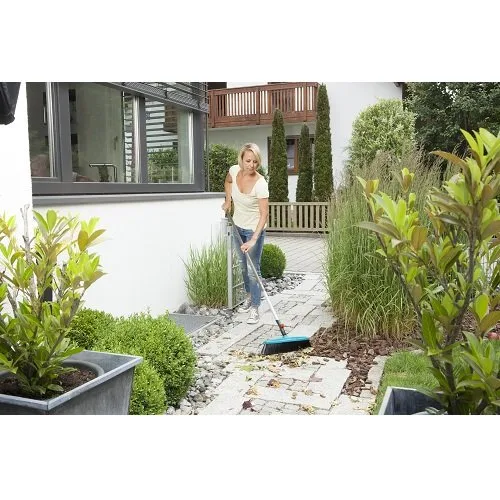 Комплект для уборки: щетка 45 см + ручка Gardena Combisystem