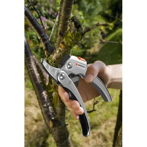 Секатор Gardena SmartCut із храповим механізмом