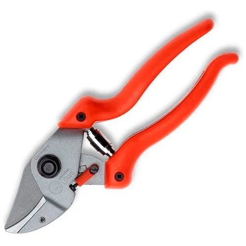 Секатор LOWE 7.104