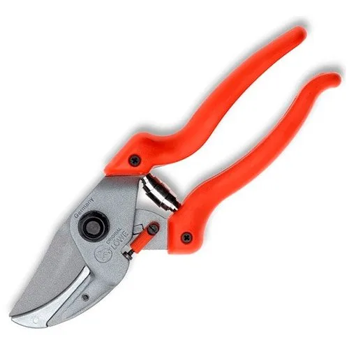 Секатор LOWE 8.104