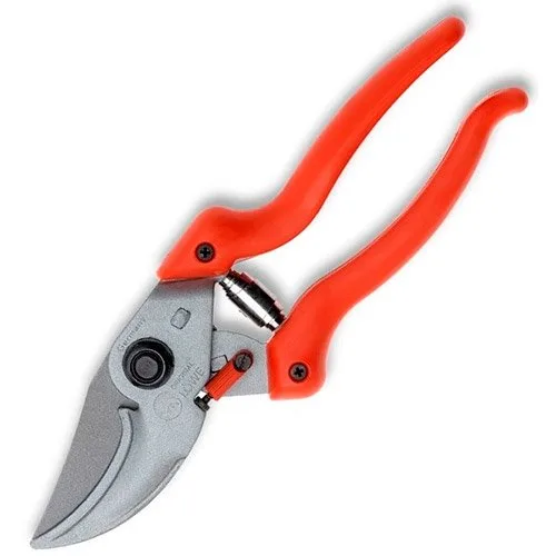 Секатор LOWE 9.104
