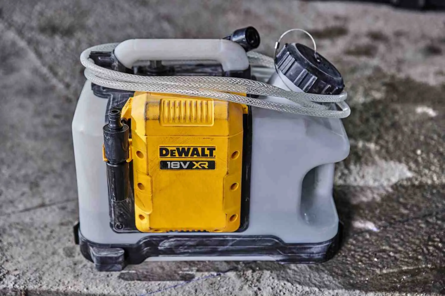 Резервуар для подачи воды DeWALT DCE6820N