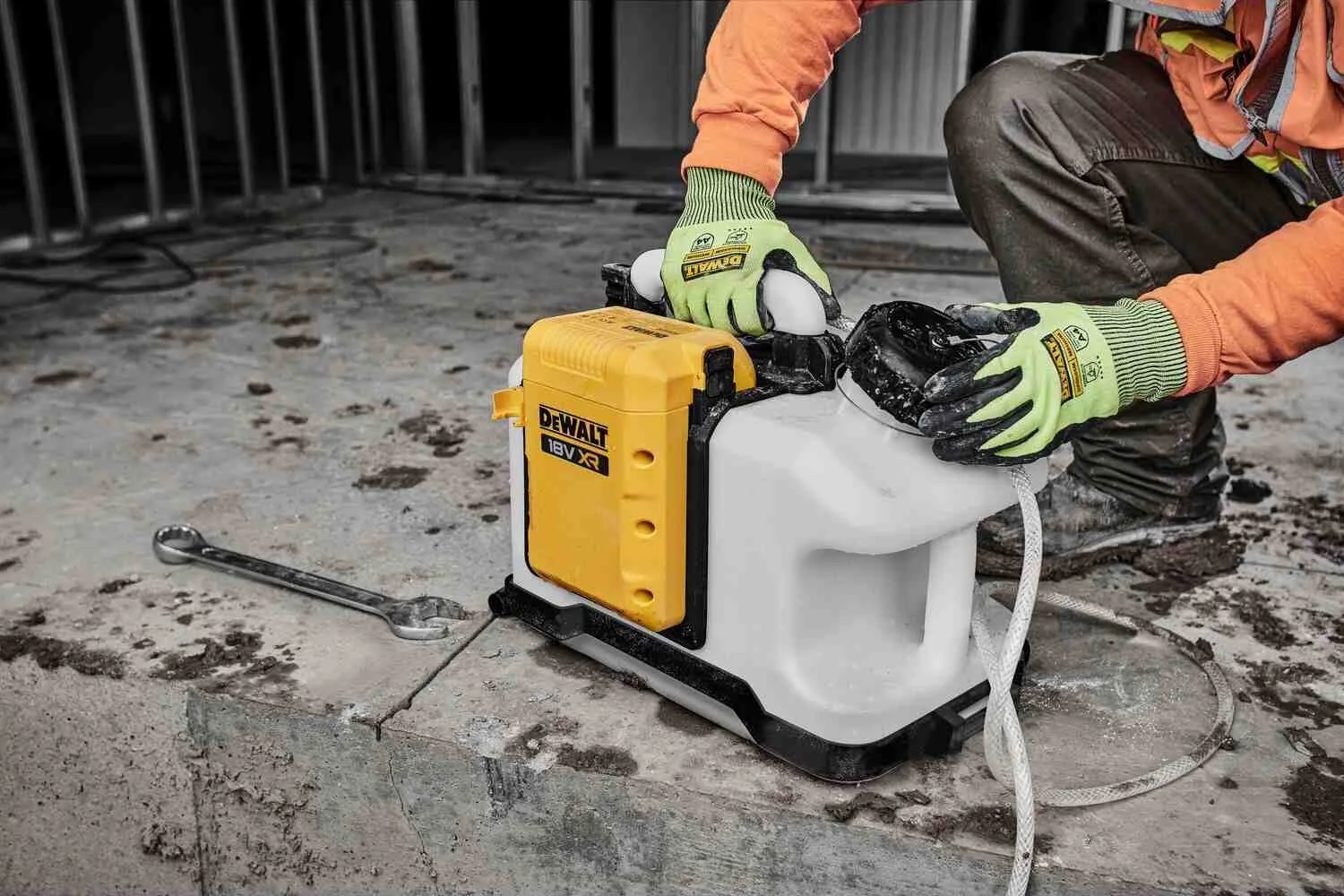 Резервуар для подачи воды DeWALT DCE6820N