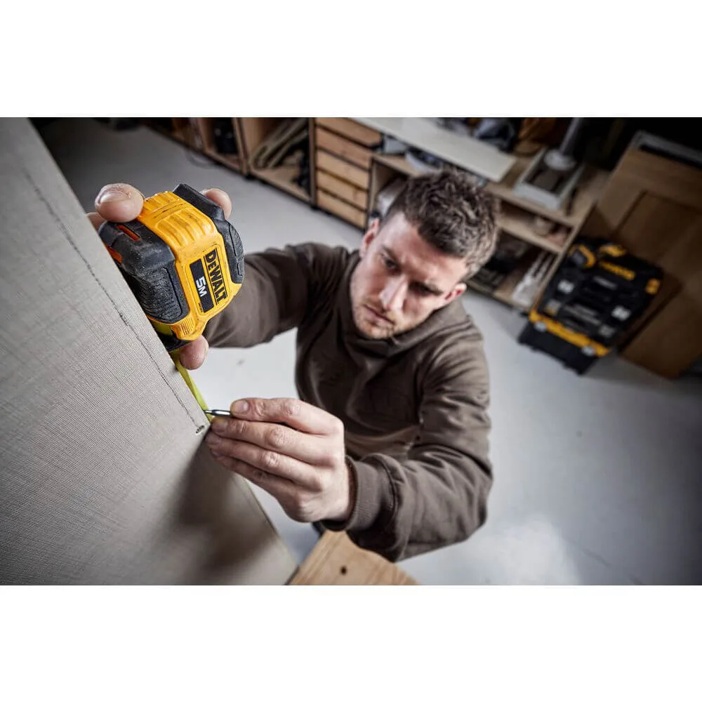 Измерительная рулетка COMPACT, 5 м х 28 мм DeWALT DWHT38114-0