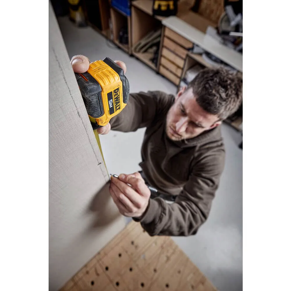 Измерительная рулетка COMPACT, 5 м х 28 мм DeWALT DWHT38114-0