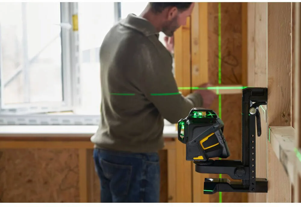Лазерный уровень FatMax®MultilineGreen трехлучевой плоскостной самовыравнивающийся, чемодан STANLEY FMHT1-77356
