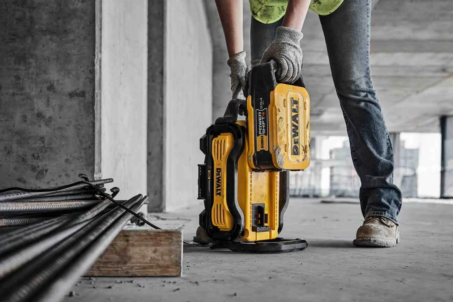 Зарядний пристрій POWERSHIFT DeWALT DCBPSC0550