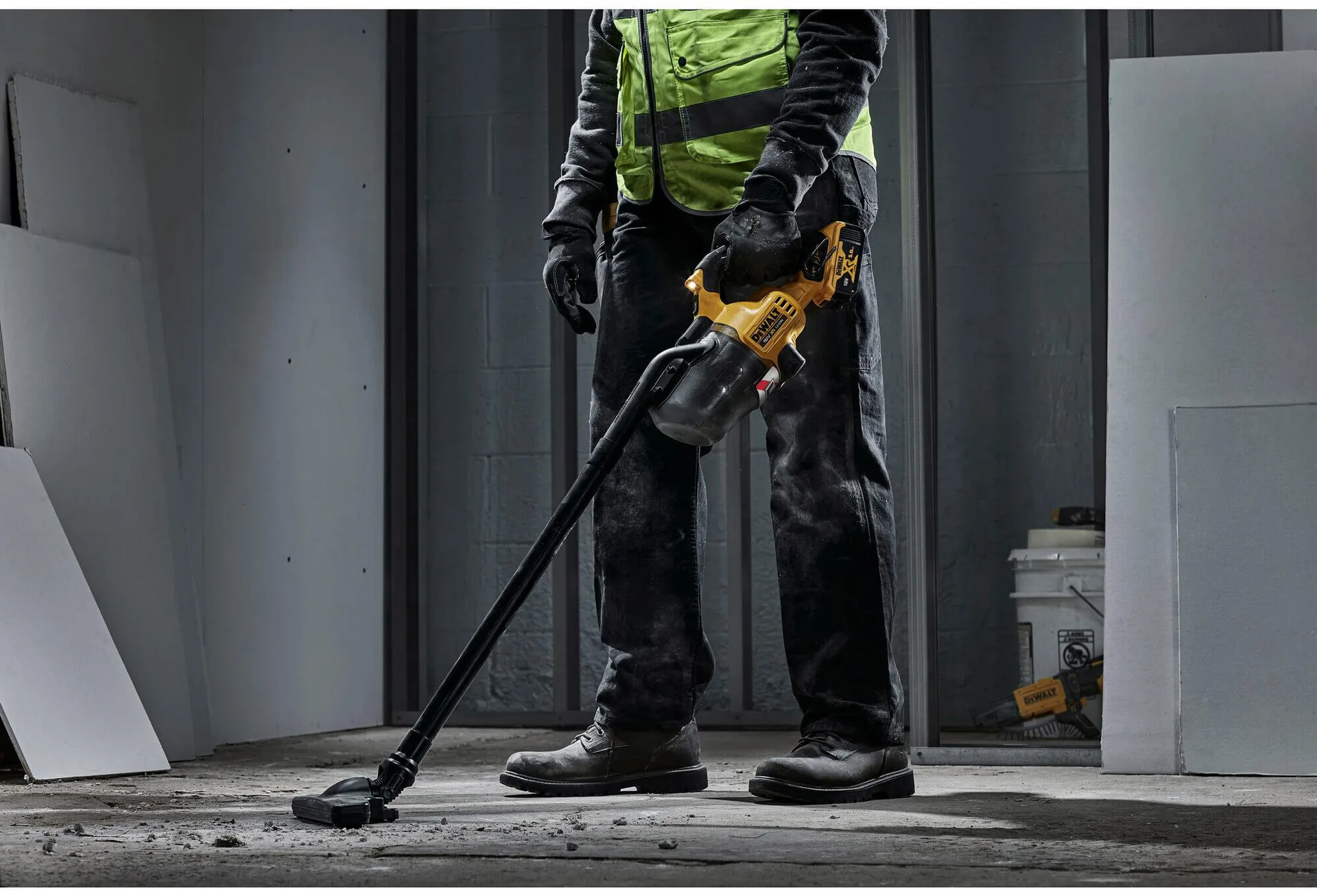 Аккумуляторный пылесос DeWALT DCV501LN