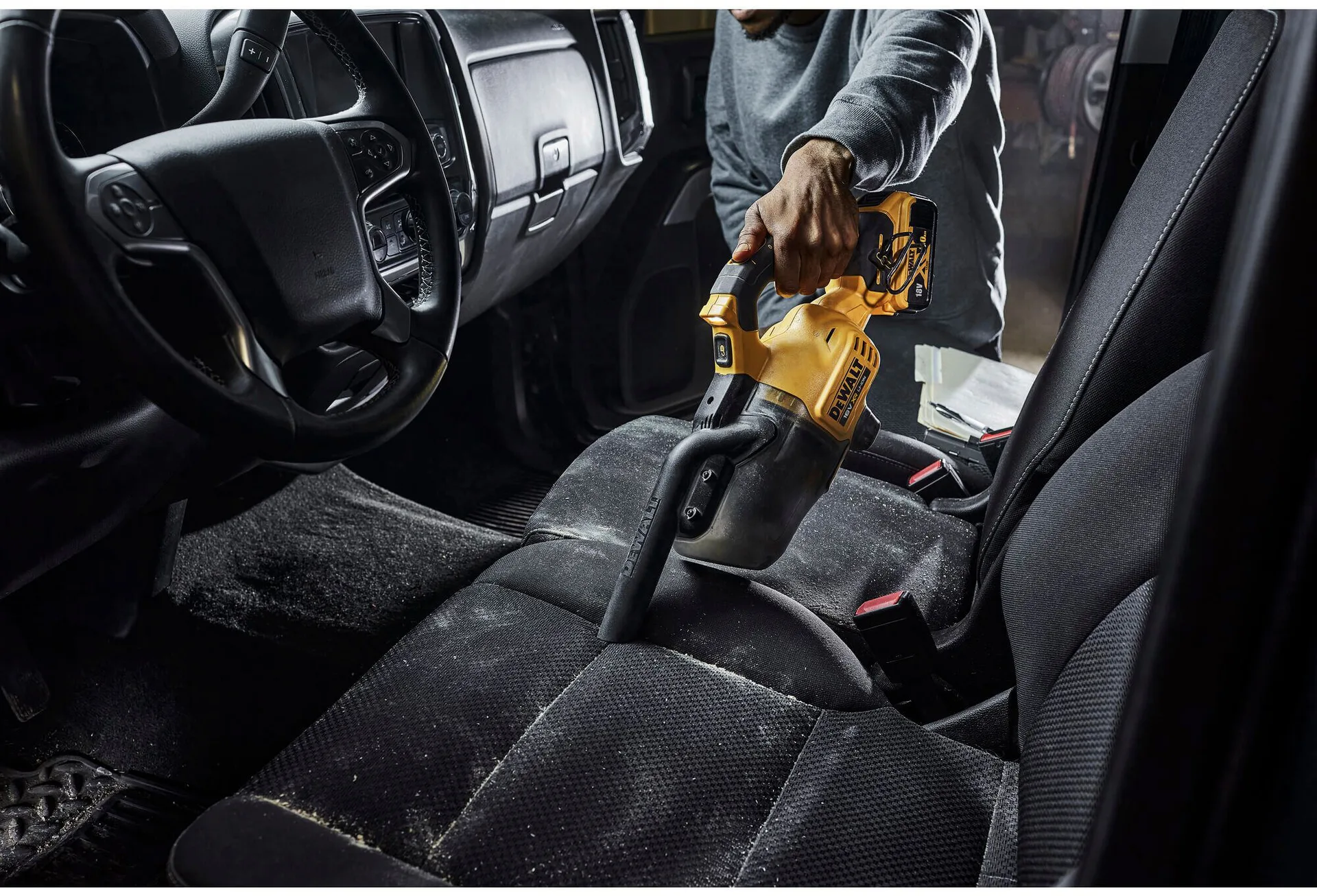 Аккумуляторный пылесос DeWALT DCV501LN