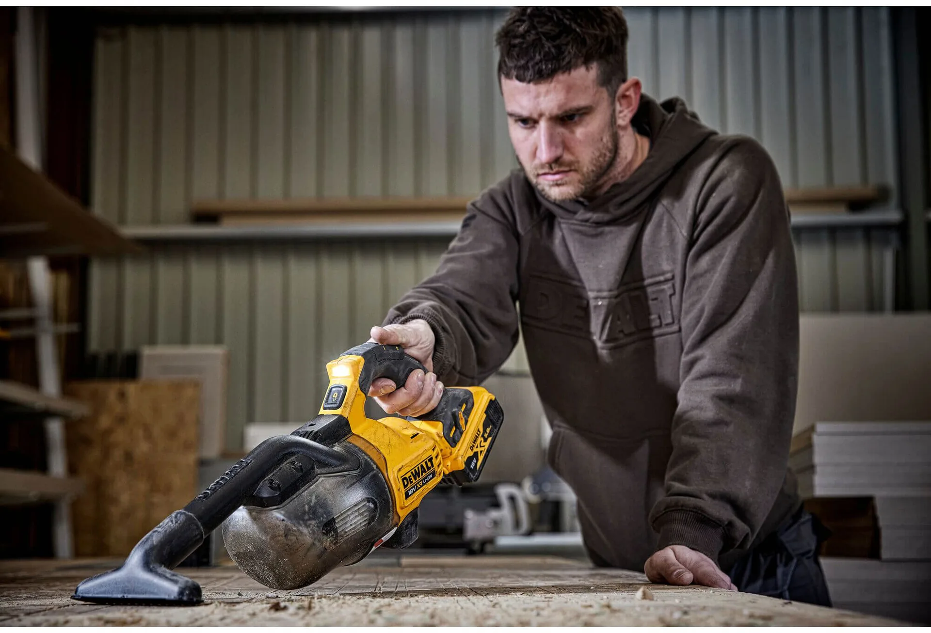 Аккумуляторный пылесос DeWALT DCV501LN