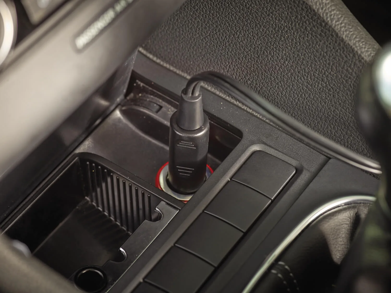 Автомобільний пилосос Black&Decker PD1200AV